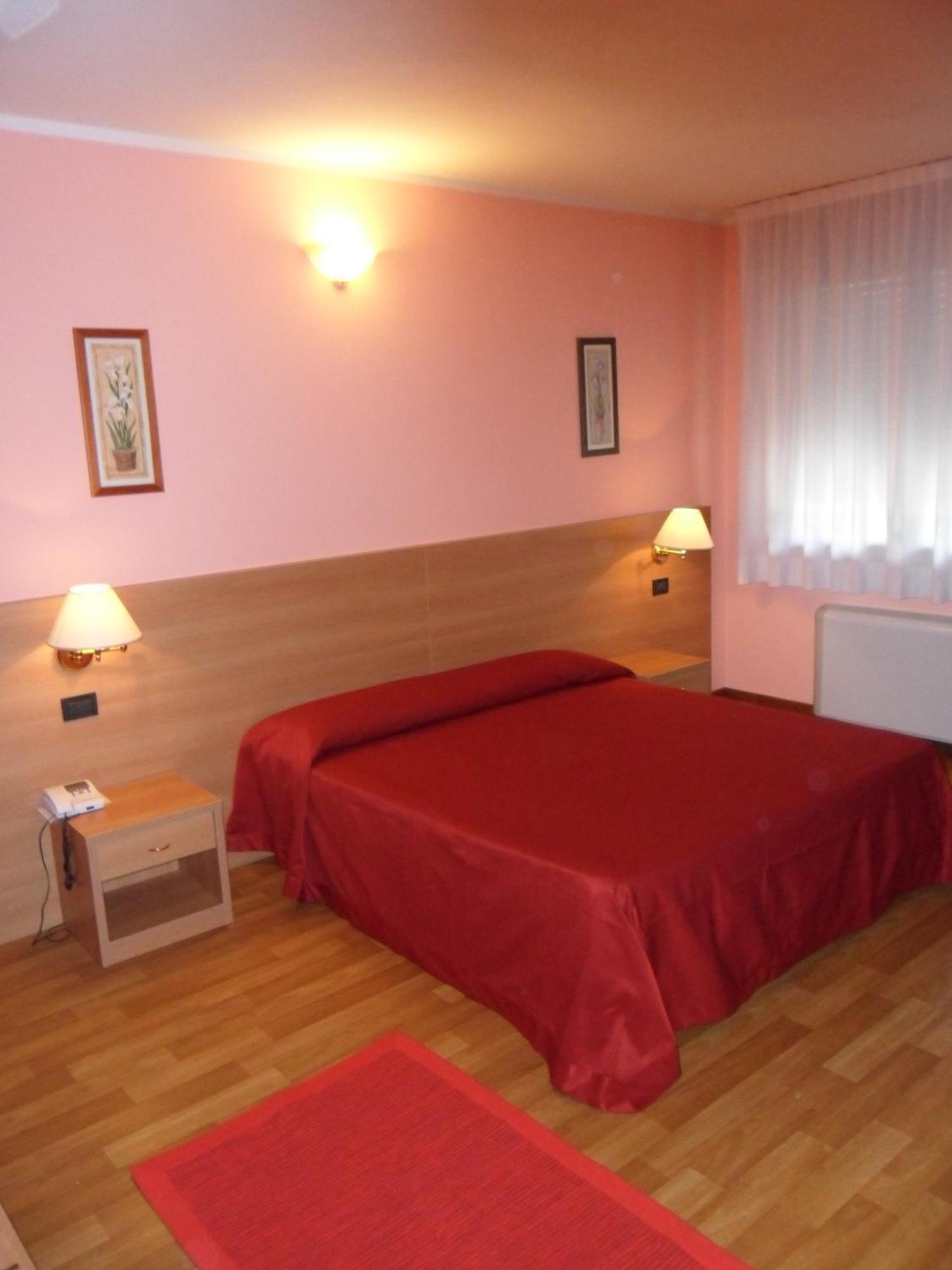 Hotel Ristorante Al Bassanello Bassano del Grappa Buitenkant foto