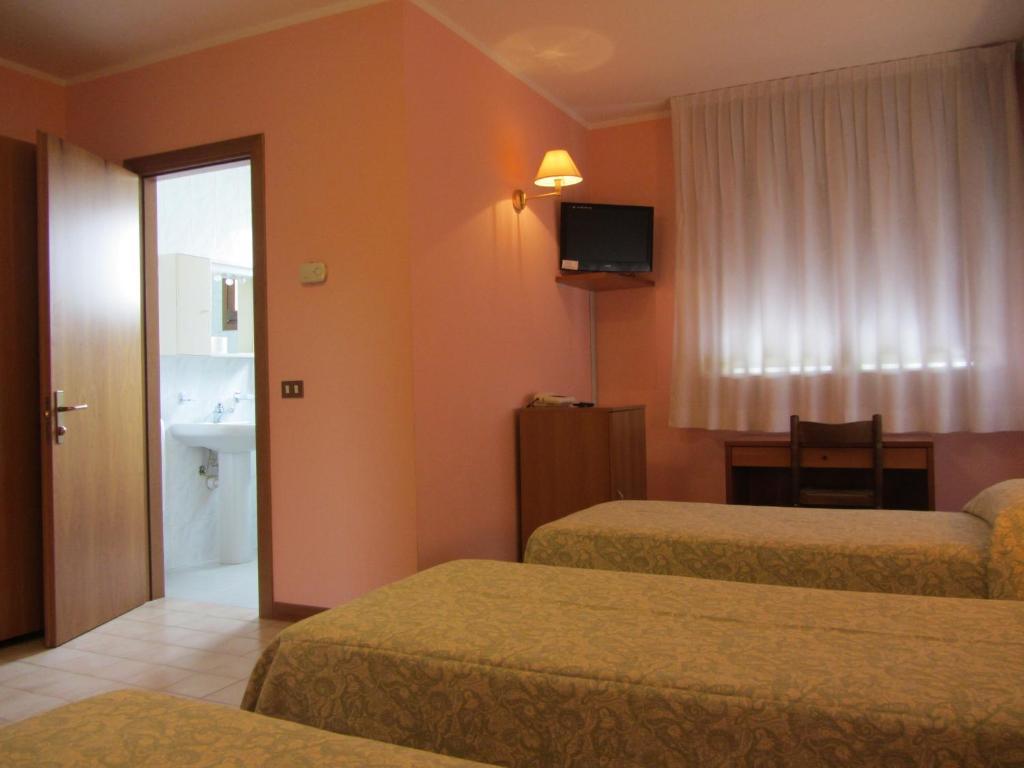 Hotel Ristorante Al Bassanello Bassano del Grappa Buitenkant foto