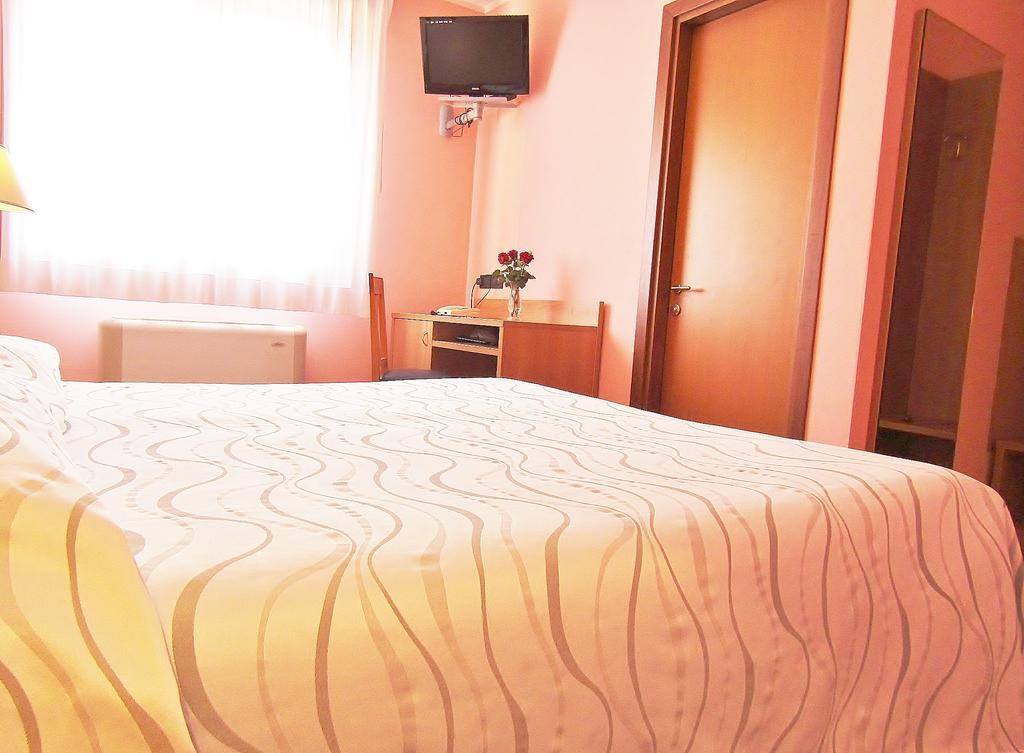 Hotel Ristorante Al Bassanello Bassano del Grappa Buitenkant foto