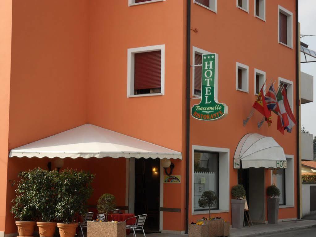 Hotel Ristorante Al Bassanello Bassano del Grappa Buitenkant foto