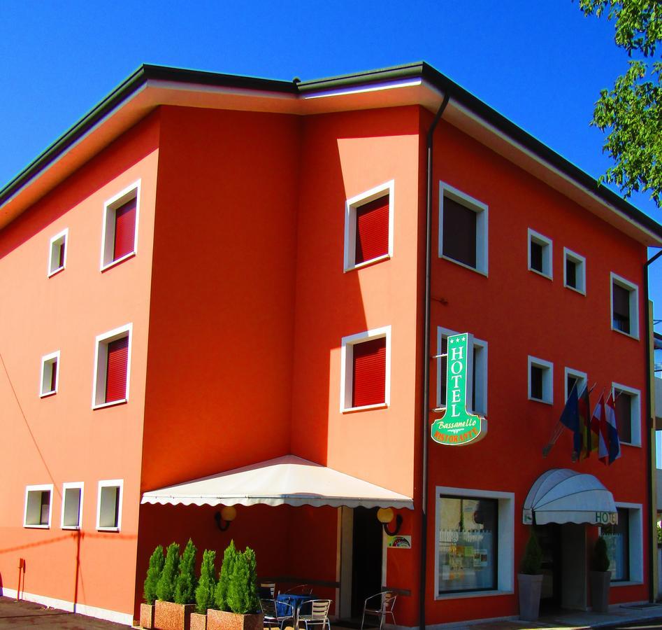 Hotel Ristorante Al Bassanello Bassano del Grappa Buitenkant foto