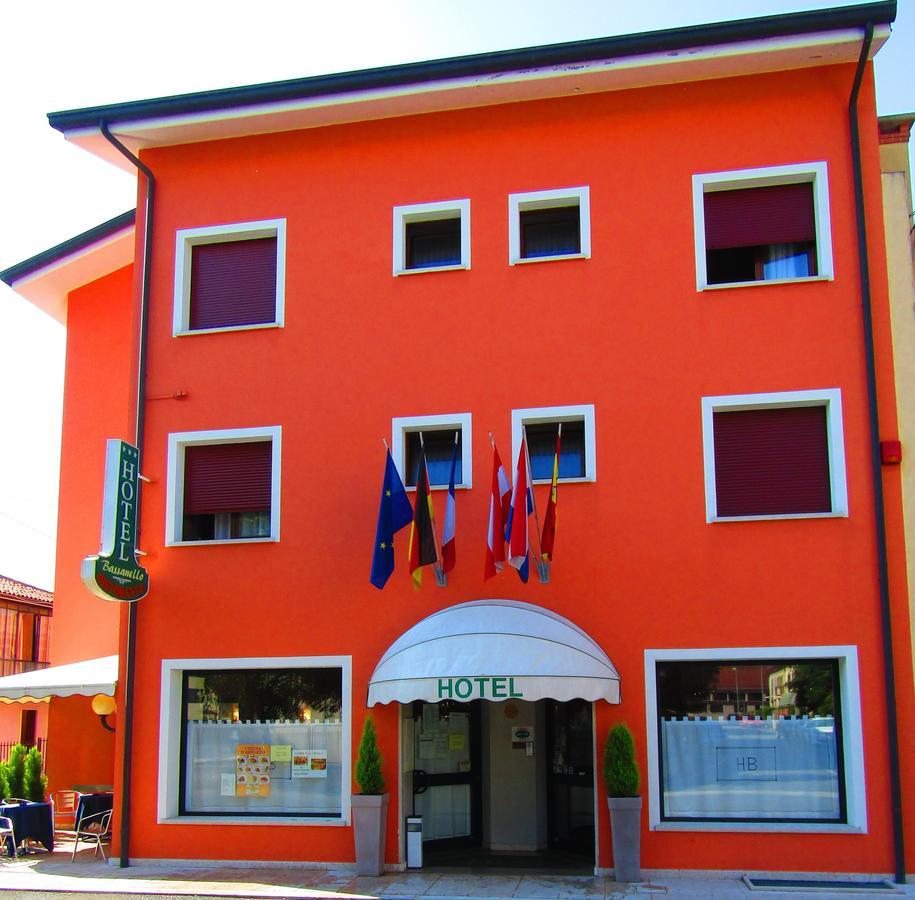 Hotel Ristorante Al Bassanello Bassano del Grappa Buitenkant foto
