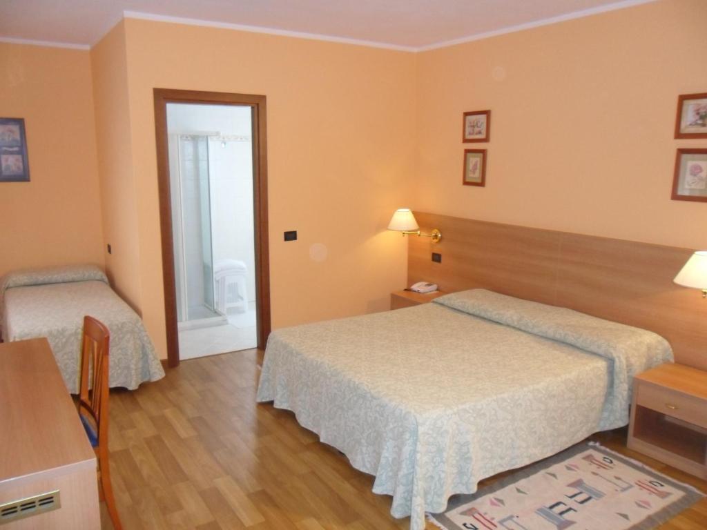 Hotel Ristorante Al Bassanello Bassano del Grappa Kamer foto
