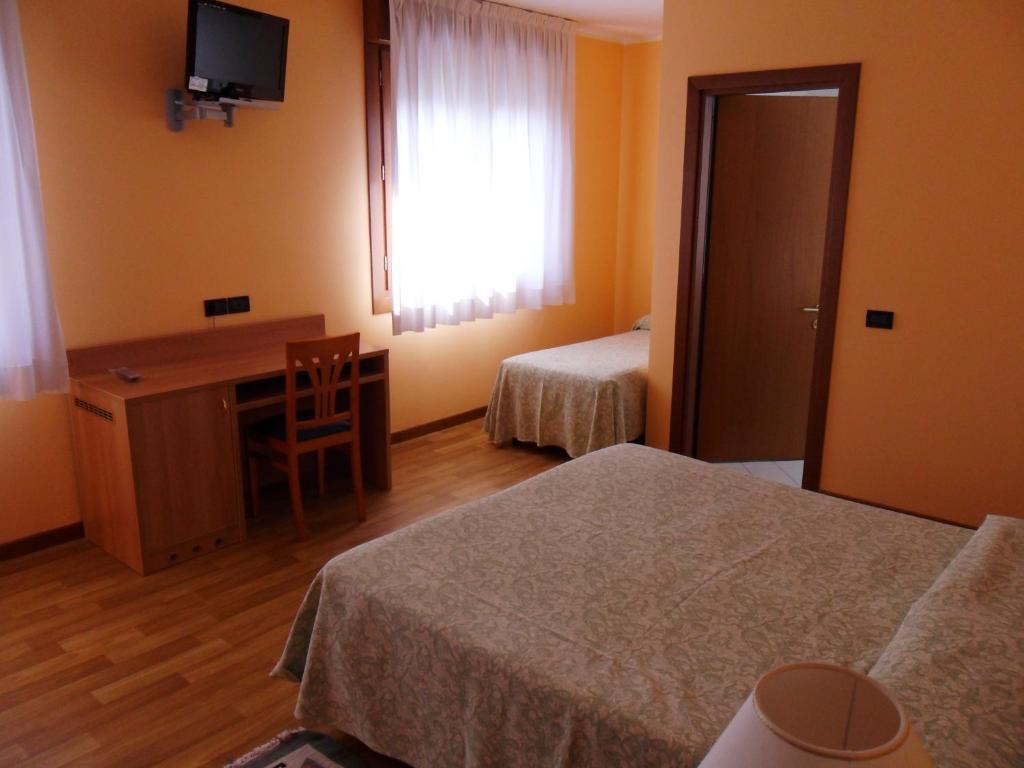 Hotel Ristorante Al Bassanello Bassano del Grappa Kamer foto